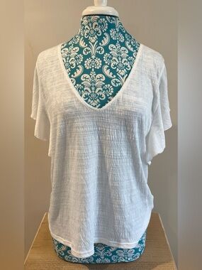 Molly Bracken Women's White V-Neck Lightweight Top with Flutter Short Sleeves